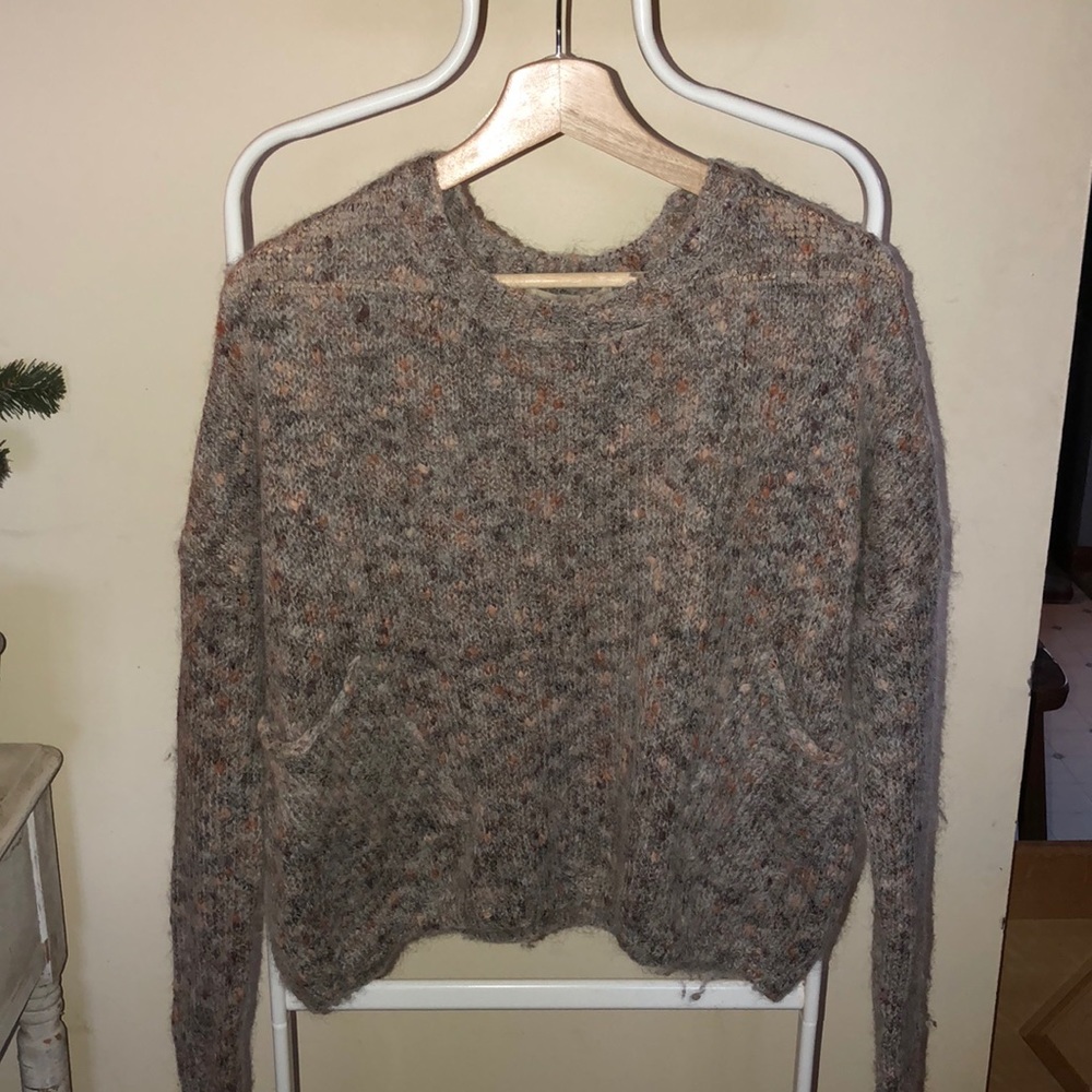 Woman’s Belleville’s sweater